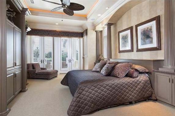 Larry Bird sinks price to unload his fab Florida home Larry Bird sinks price to unload his fab Florida home | Realtor.com