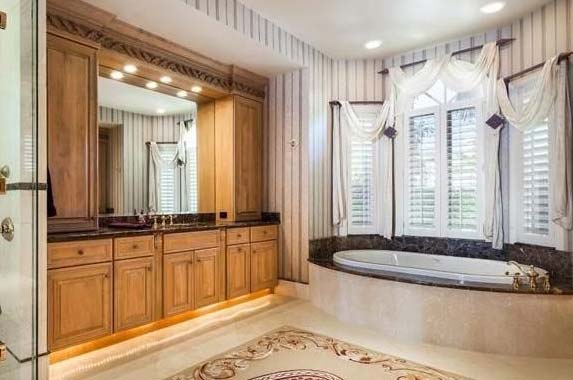 Larry Bird sinks price to unload his fab Florida home Larry Bird sinks price to unload his fab Florida home | Realtor.com