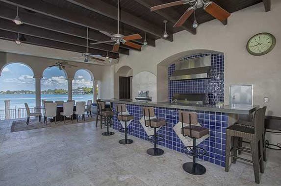 Outdoor Bar | Realtor.com