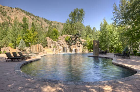 Bruce Willis' Idaho lodge is for sale | Realtor.com