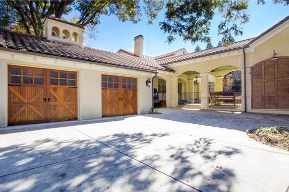 Country star Dierks Bentley's home | Realtor.com