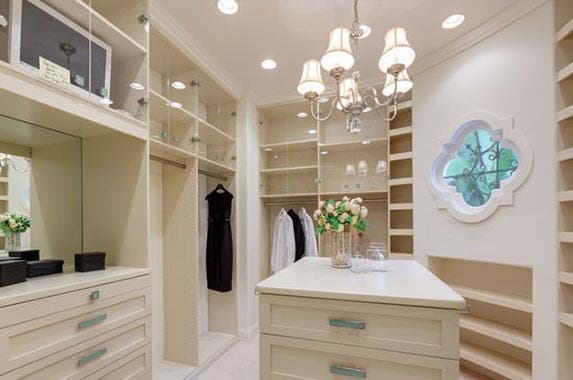 Tyra Banks' fierce Beverly Hills mansion is for sale Tyra Banks' home for sale | Realtor.com
