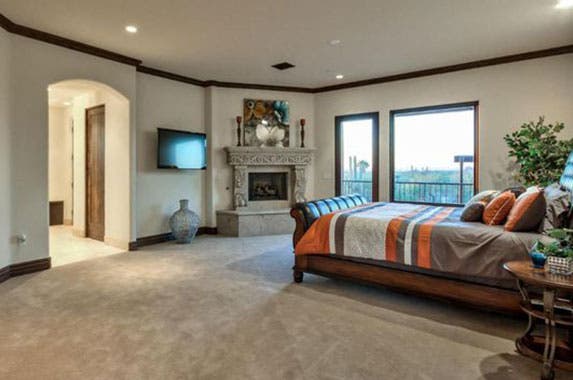 Sarah Palin drops out of Arizona living, listing her house for $2.5M Sarah Palin's house for sale | Realtor.com