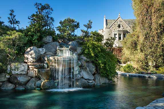 Hefner sells LA Playboy Mansion Playboy Mansion for sale at $200M | Gary Gold & Drew Fenton at Hilton & Hyland, Mauricio Umansky at The Agency; Photo credit: Jim Bartsch