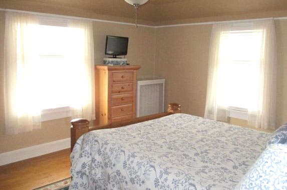 See the home Gov. Scott Walker is selling Gov. Scott Walker selling home | Redfin