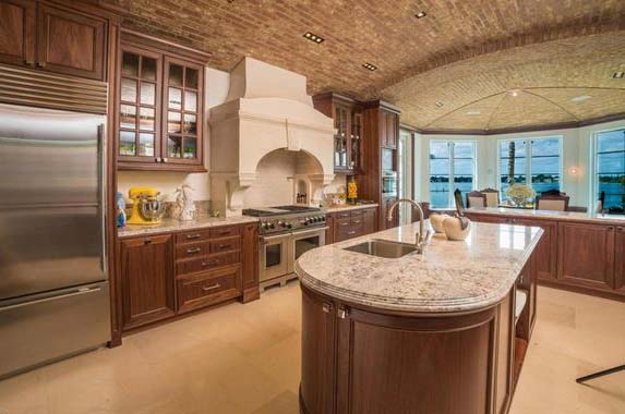 Billy Joel is movin' out of this lavish Florida home Billy Joel is movin' out of this lavish Florida home | Realtor.com