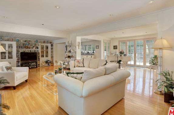 'Godfather' singer Al Martino’s home sold for $7.8M 'Godfather' singer Al Martino’s home sold for $7.8M | Redfin