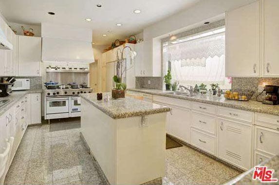 'Godfather' singer Al Martino’s home sold for $7.8M 'Godfather' singer Al Martino’s home sold for $7.8M | Redfin