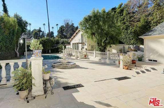 'Godfather' singer Al Martino’s home sold for $7.8M 'Godfather' singer Al Martino’s home sold for $7.8M | Redfin