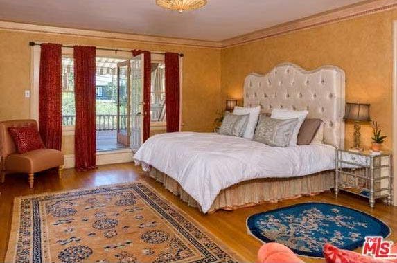 'Monk' star Tony Shalhoub sells his vintage LA home 'Monk' star Tony Shalhoub sells his vintage LA home | Redfin.com