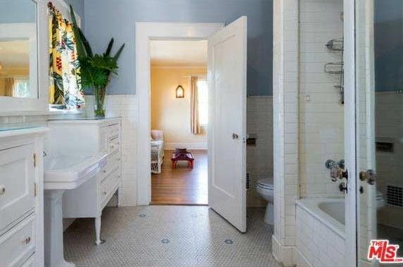 'Monk' star Tony Shalhoub sells his vintage LA home 'Monk' star Tony Shalhoub sells his vintage LA home | Redfin.com