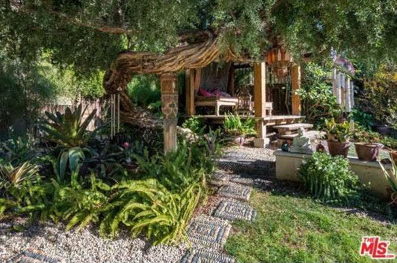 'Monk' star Tony Shalhoub sells his vintage LA home 'Monk' star Tony Shalhoub sells his vintage LA home | Redfin.com