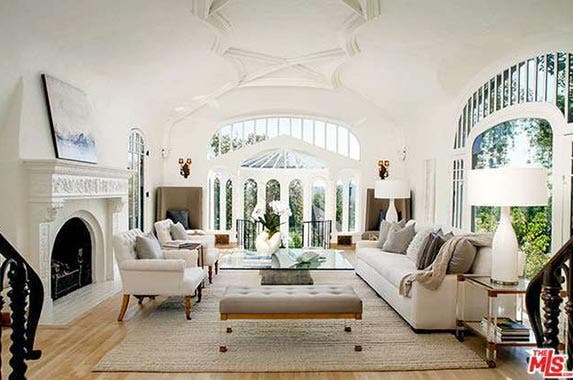 Singer Sia sells this vintage Los Angeles home Singer Sia sells this vintage Los Angeles home | Redfin