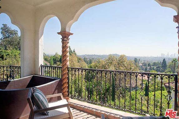 Singer Sia sells this vintage Los Angeles home Singer Sia sells this vintage Los Angeles home | Redfin