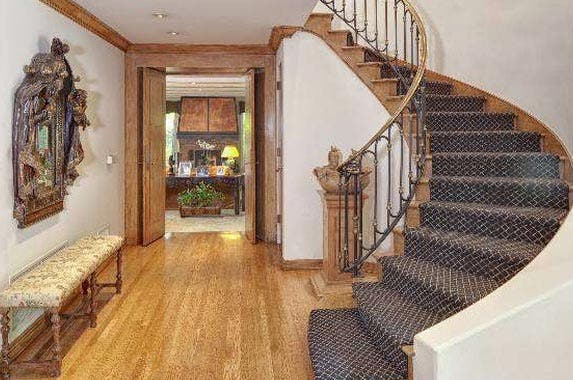 Bye, Bob! Sitcom legend Bob Newhart sells LA estate Bye, Bob! Sitcom legend Bob Newhart sells LA estate | Redfin