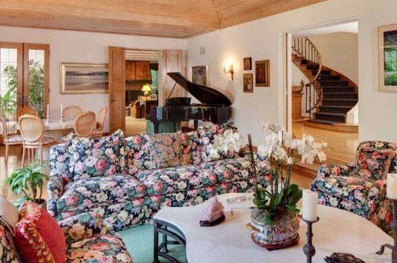 Bye, Bob! Sitcom legend Bob Newhart sells LA estate Bye, Bob! Sitcom legend Bob Newhart sells LA estate | Redfin