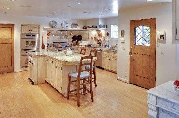 Bye, Bob! Sitcom legend Bob Newhart sells LA estate Bye, Bob! Sitcom legend Bob Newhart sells LA estate | Redfin
