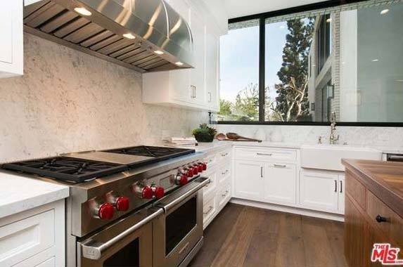 Star couple sells Hollywood home to Kendall Jenner Star couple sells Hollywood home to Kendall Jenner | Redfin