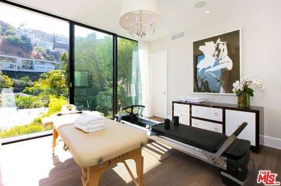 Star couple sells Hollywood home to Kendall Jenner Star couple sells Hollywood home to Kendall Jenner | Redfin