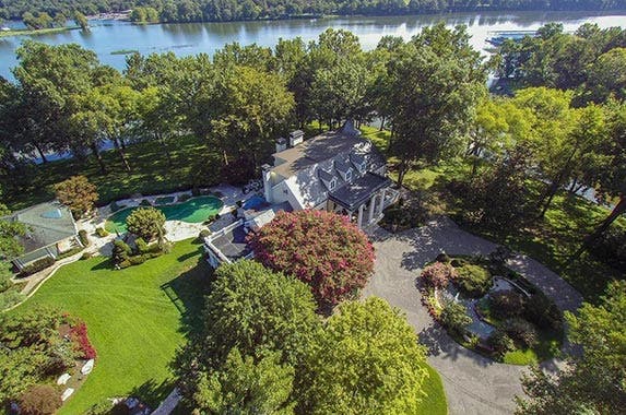See Reba McEntire's 'Starstruck Farm,' now up for sale See Reba McEntire's 'Starstruck Farm,' now up for sale | Realtor.com