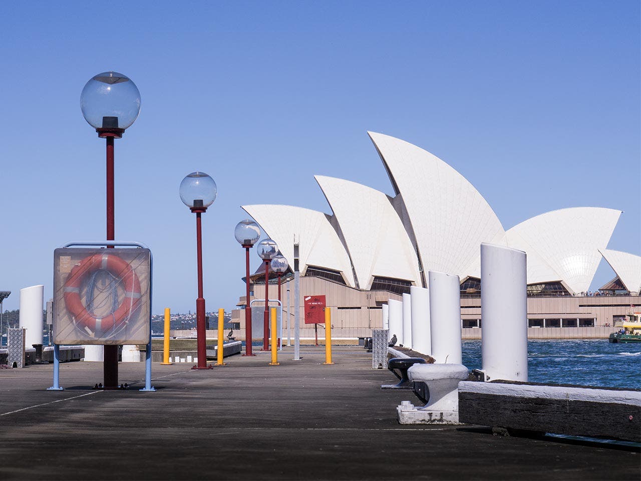 Australia | palawat744/Shutterstock.com
