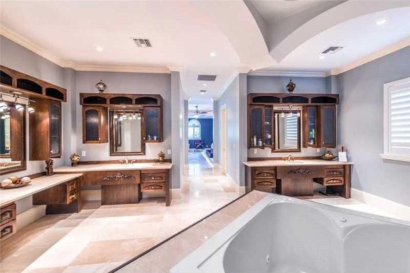 Bathroom alternate view | Realtor.com