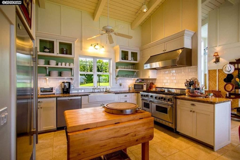 Pat Benatar selling home: kitchen | Realtor.com