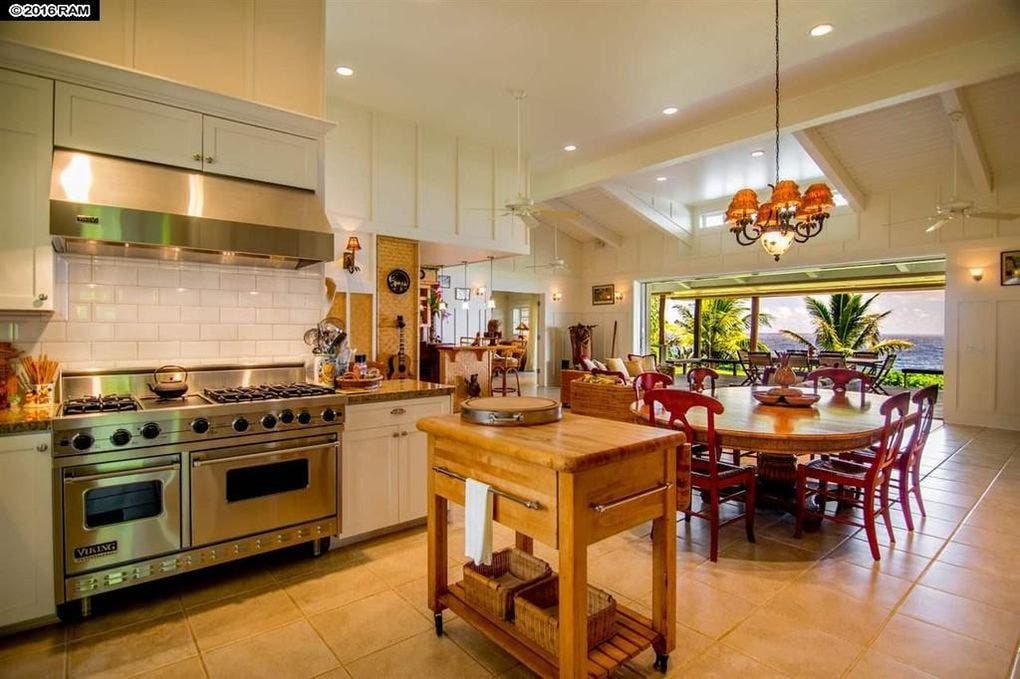 Pat Benatar selling home: dining | Realtor.com