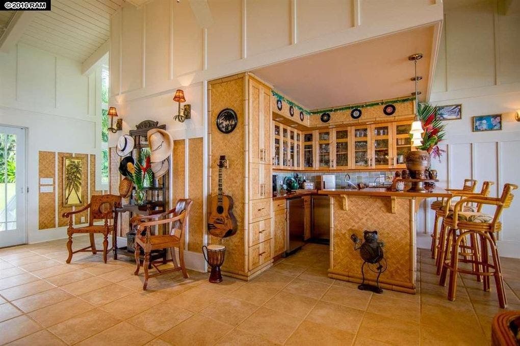 Pat Benatar selling home: bar | Realtor.com