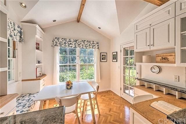 Breakfast nook | Realtor.com