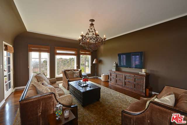 Living area | Redfin