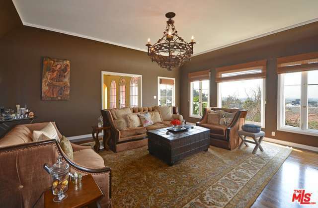 Living area | Redfin
