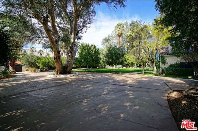 Cary Grant's house: Courtyard | Redfin