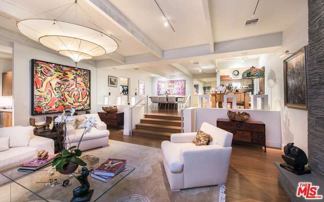 Seating area | Redfin