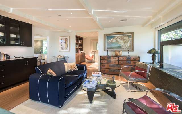 Seating area | Redfin