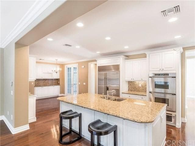 Kitchen island | Realtor.com