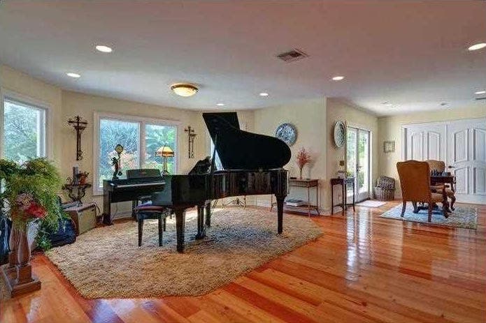 Grand piano | Realtor.com