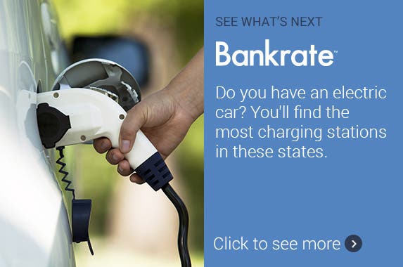 Charging battery of an electric car | © wellphoto/Shutterstock.com