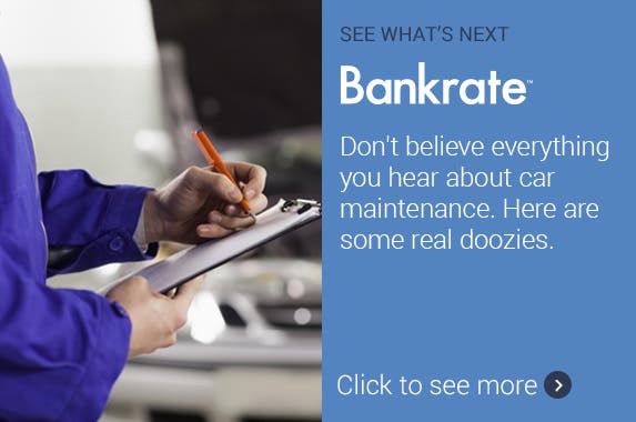 Mechanic writing report: © wavebreakmedia/Shutterstock.com