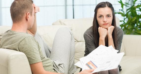 Young couple with bills © Shots Studio/Shutterstock.com