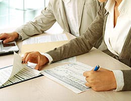 Financial planners quell the fear of risk © lenetstan/Shutterstock.com