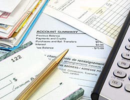 Consumers are paying off debt © NAN728/Shutterstock.com