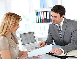 Choose the right type of account © Goodluz/Shutterstock.com