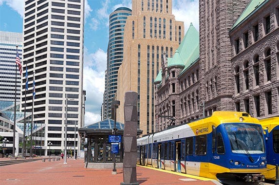 Minneapolis Minneapolis © Joe Ferrer/Shutterstock.com