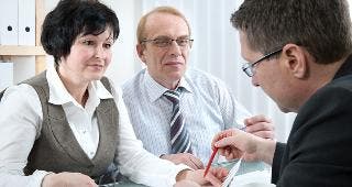 Couple with adviser © Alexander Raths/Shutterstock.com