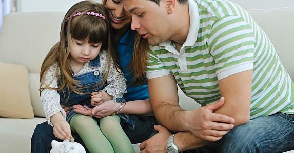 Start early talking about money © dotshock/Shutterstock.com