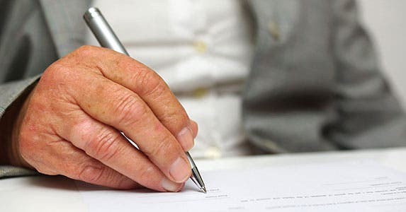Options for spousal beneficiaries of 401(k) accounts © Bacho/Shutterstock.com