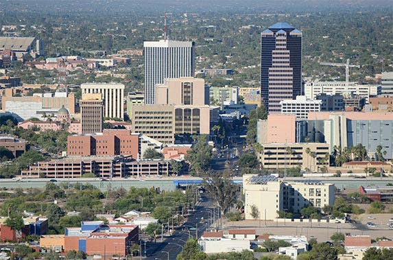 Arizona Arizona © Jerry Horbert/Shutterstock.com