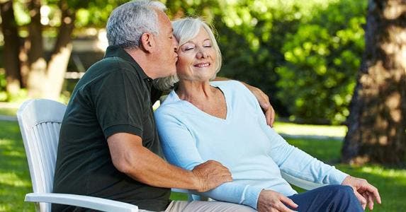Happy senior couple © Robert Kneschke/Shutterstock.com