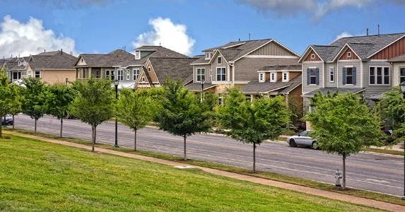 Pedophile moves near renter with contract to buy home Row of houses © GSPhotography/Shutterstock.com
